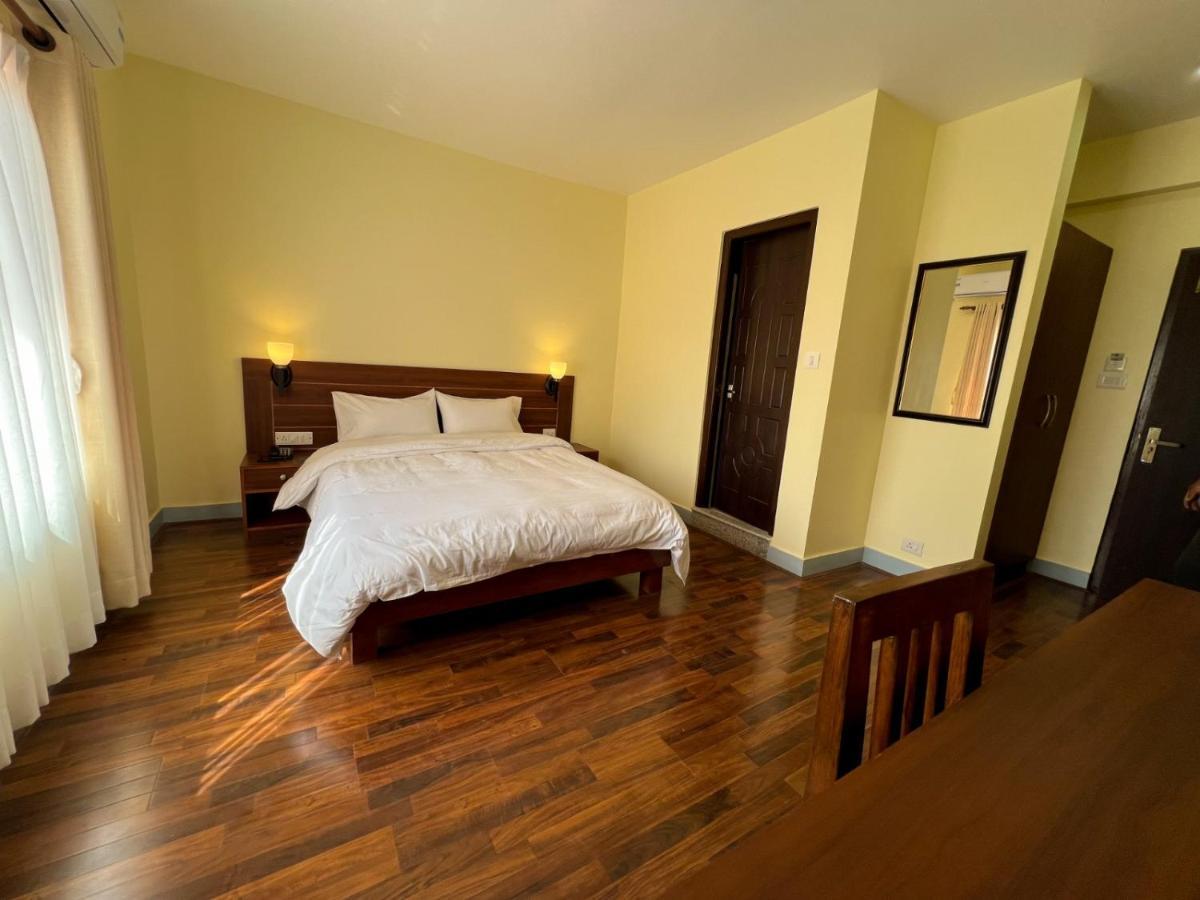 Hotel Claire Inn Катманду Экстерьер фото